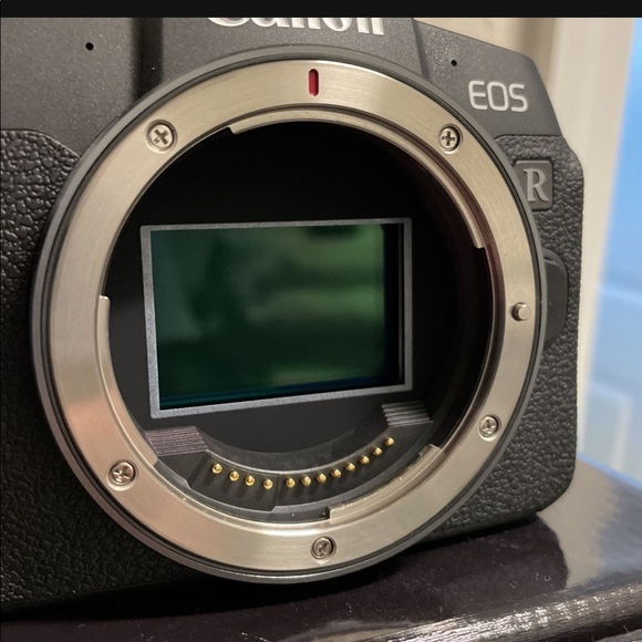 Canon EOS RP Full Frame Camera with lens - Picture 7 of 9